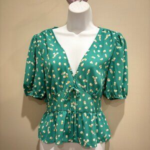 LUSH Green & White Short sleeve V-neck with fitted elastic waist, sz Med